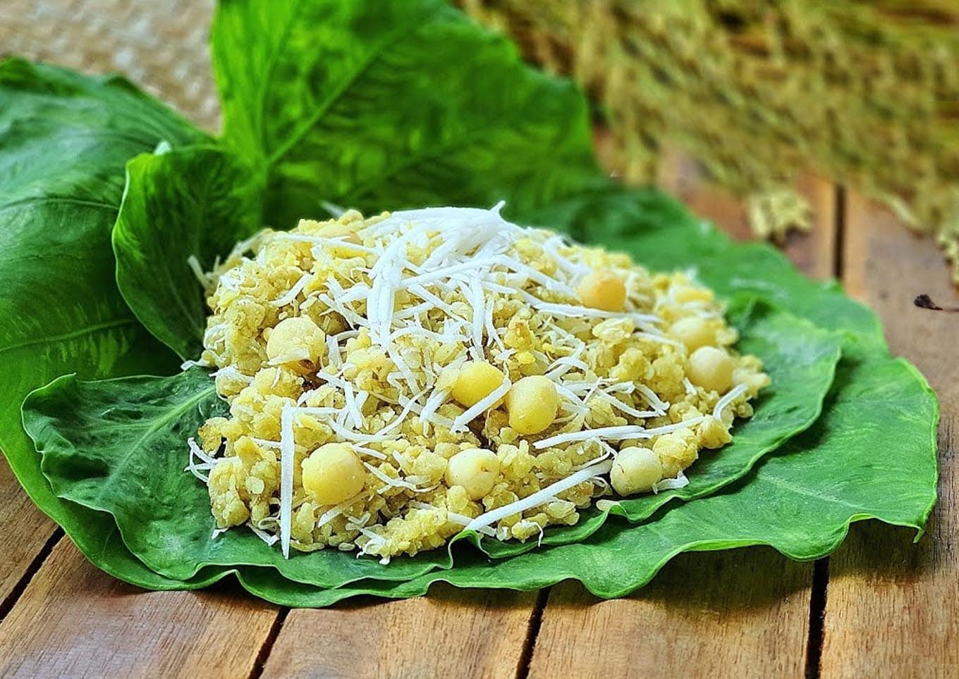 Lotus sticky rice is one of the morning Hanoi symbols, especially in the autumn